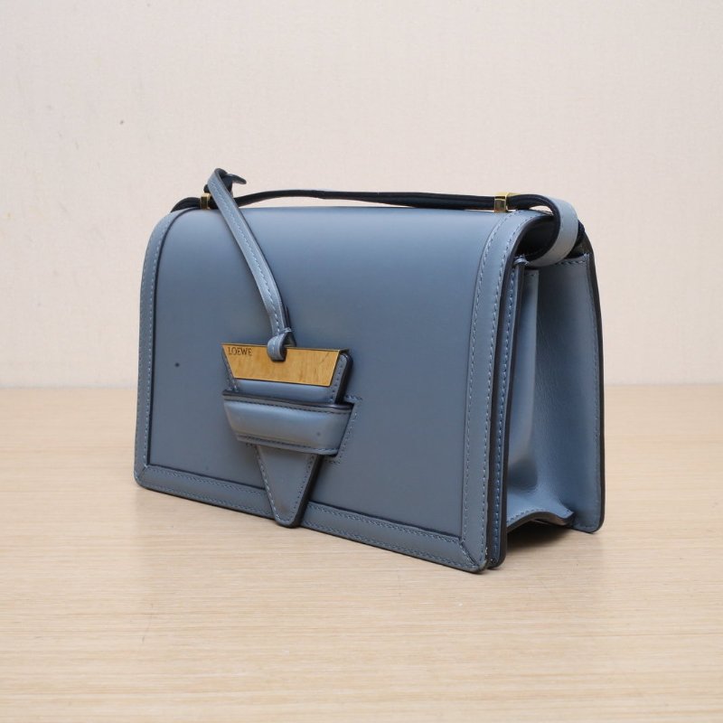 LOEWE Barcelona巴賽隆納中號藍色牛皮金扣肩背包-4