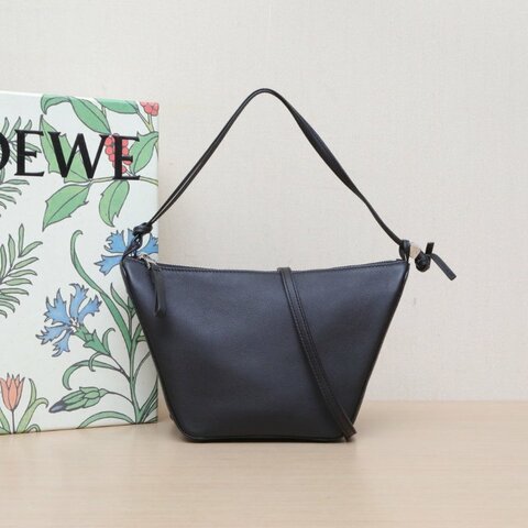 LOEWE HammockHobo浮雕字謎迷你黑色牛皮銀扣肩背包