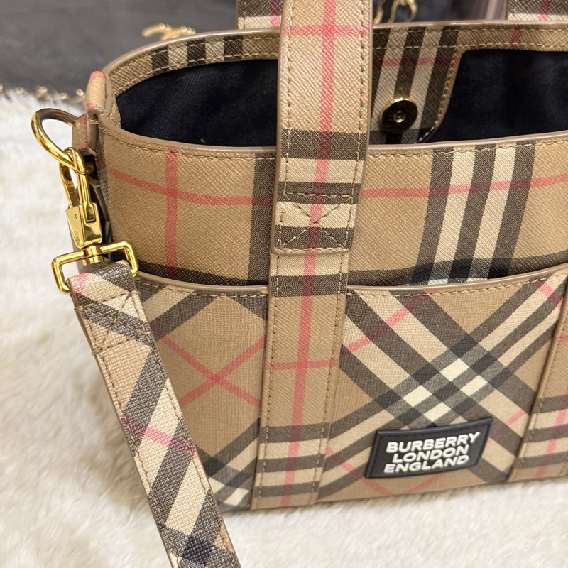 好看好用的Burberry 防刮 防潑水 托特 斜背包-3