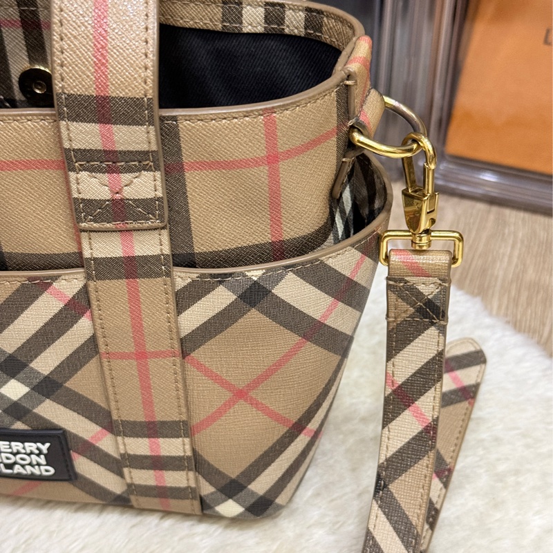 好看好用的Burberry 防刮 防潑水 托特 斜背包-4