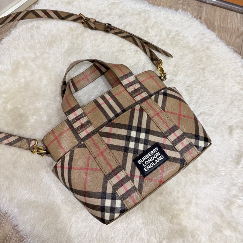 好看好用的Burberry 防刮 防潑水 托特 斜背包-9