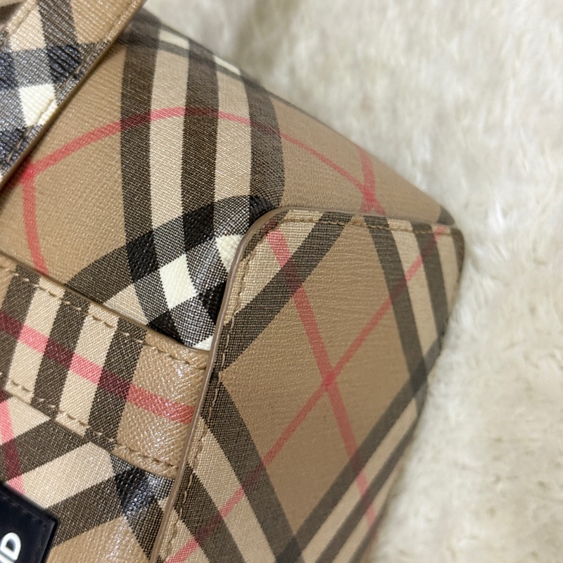 好看好用的Burberry 防刮 防潑水 托特 斜背包-11
