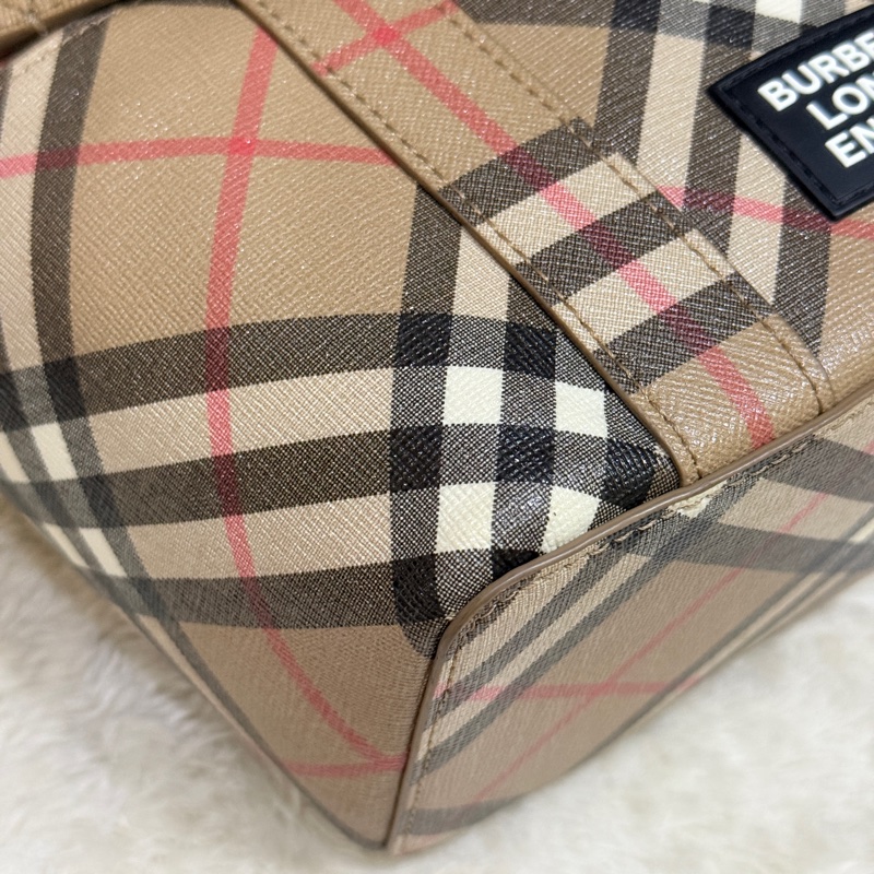 好看好用的Burberry 防刮 防潑水 托特 斜背包-12