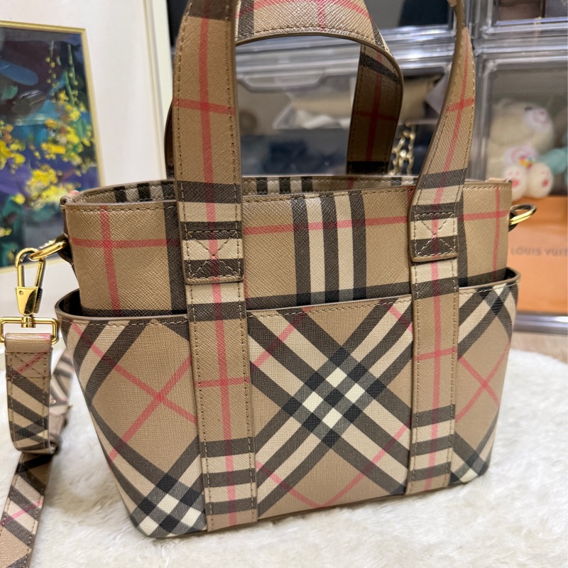 好看好用的Burberry 防刮 防潑水 托特 斜背包-17