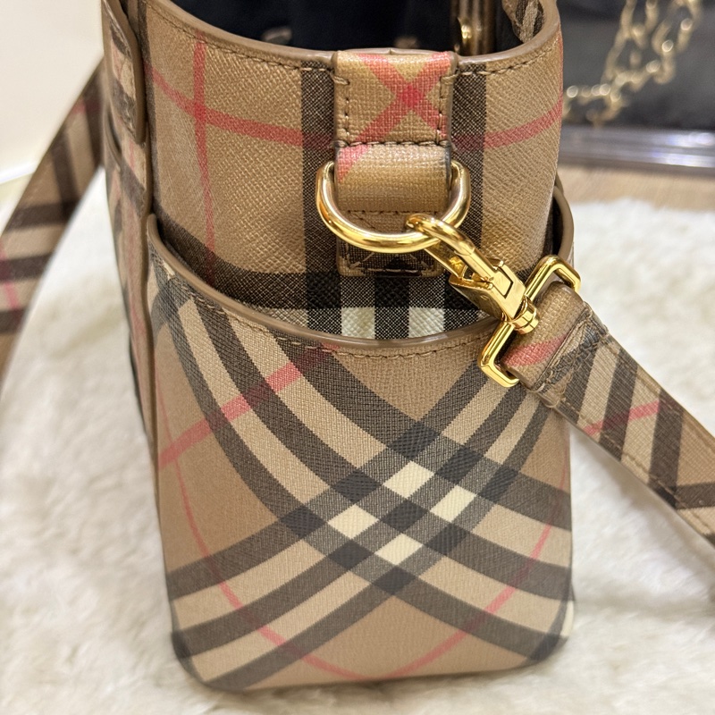 好看好用的Burberry 防刮 防潑水 托特 斜背包-18