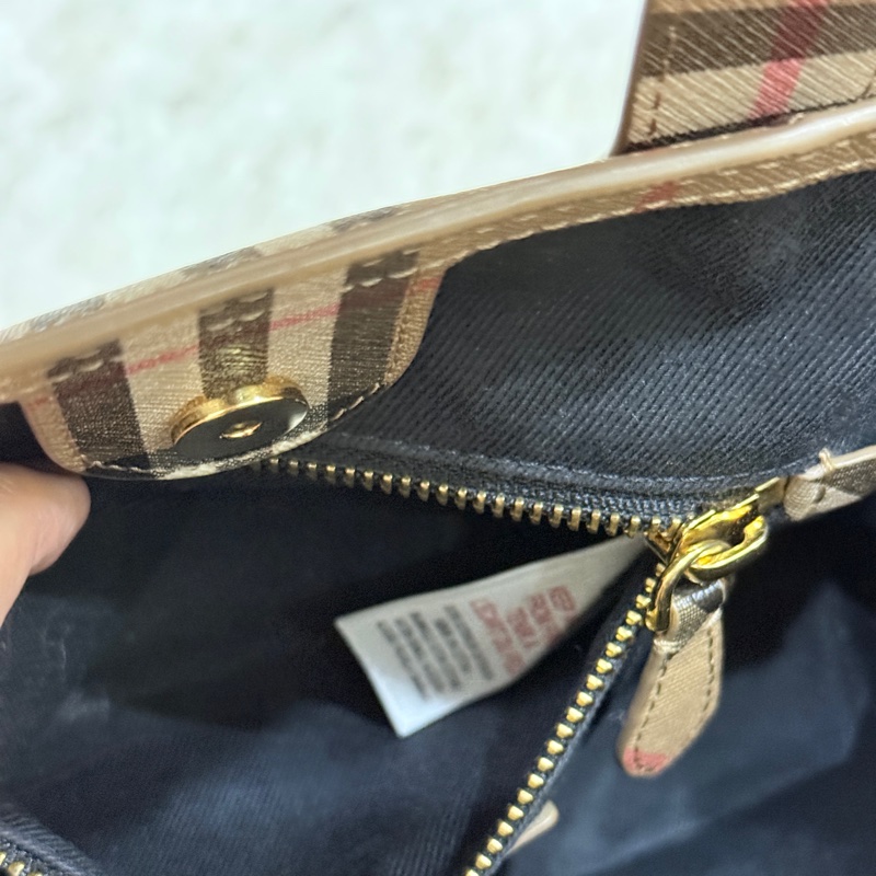 好看好用的Burberry 防刮 防潑水 托特 斜背包-20