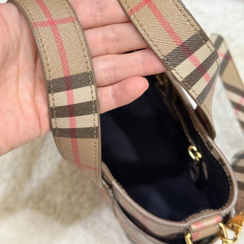 好看好用的Burberry 防刮 防潑水 托特 斜背包-23