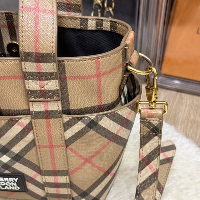 好看好用的Burberry 防刮 防潑水 托特 斜背包-24