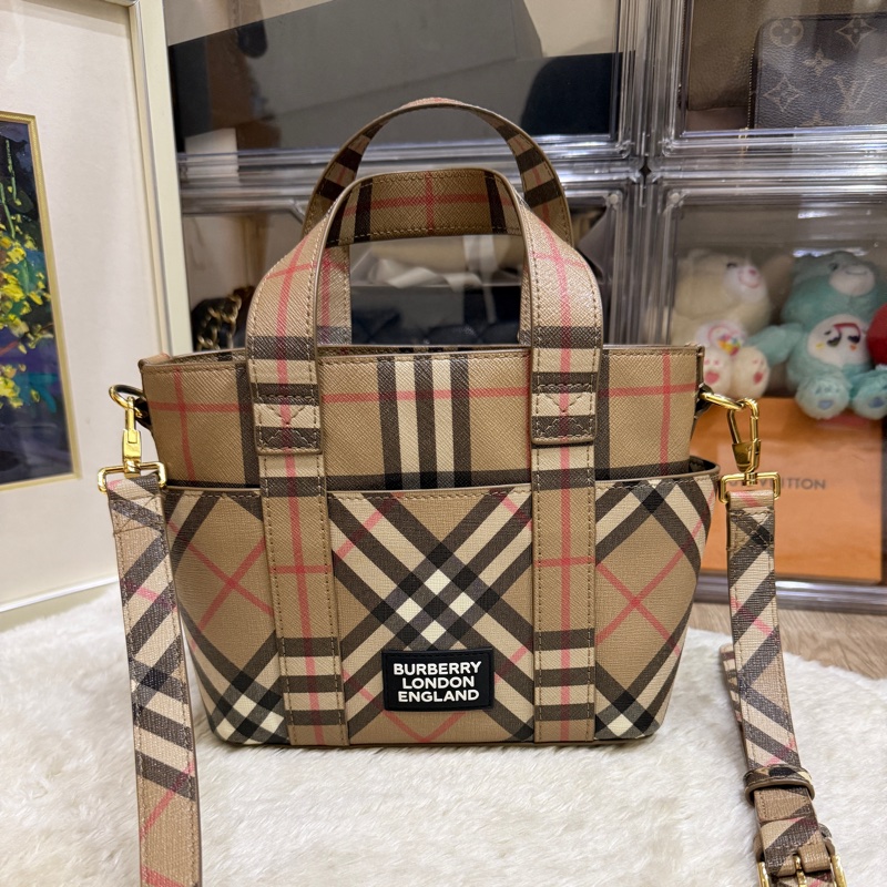 好看好用的Burberry 防刮 防潑水 托特 斜背包-27
