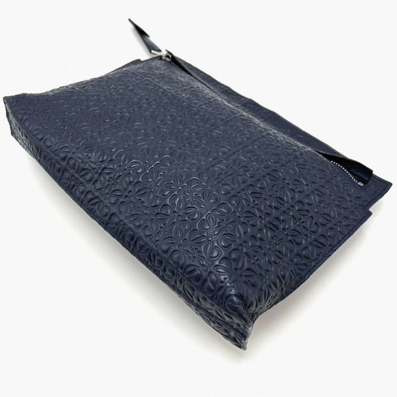 LOEWE 午夜藍浮雕滿logo手拿包30*20*4.5 98新配件塵袋-2
