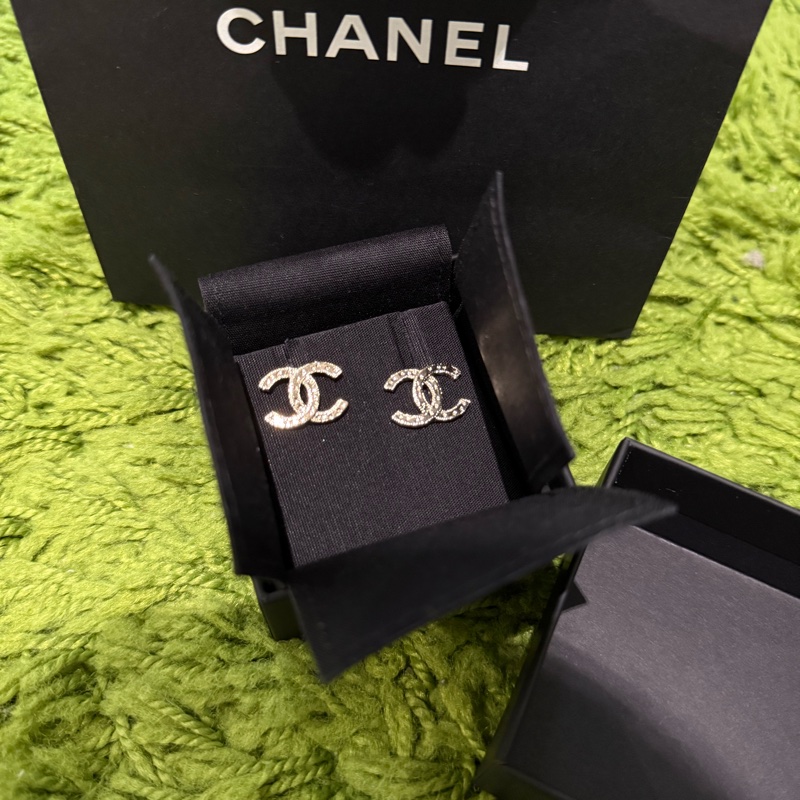 Chanel 香奈兒 雕刻 金屬雙C 針式耳環 經典雙C logo-4