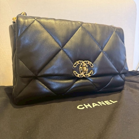 🖤 CHANEL 香奈兒｜黑色菱格紋 羊皮 CHANEL 19（30 開）