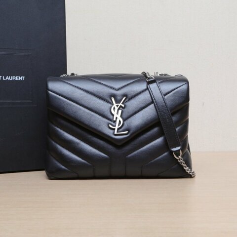 SAINT LAURENT LOULOU小號23Y縫黑色牛皮銀扣肩背包