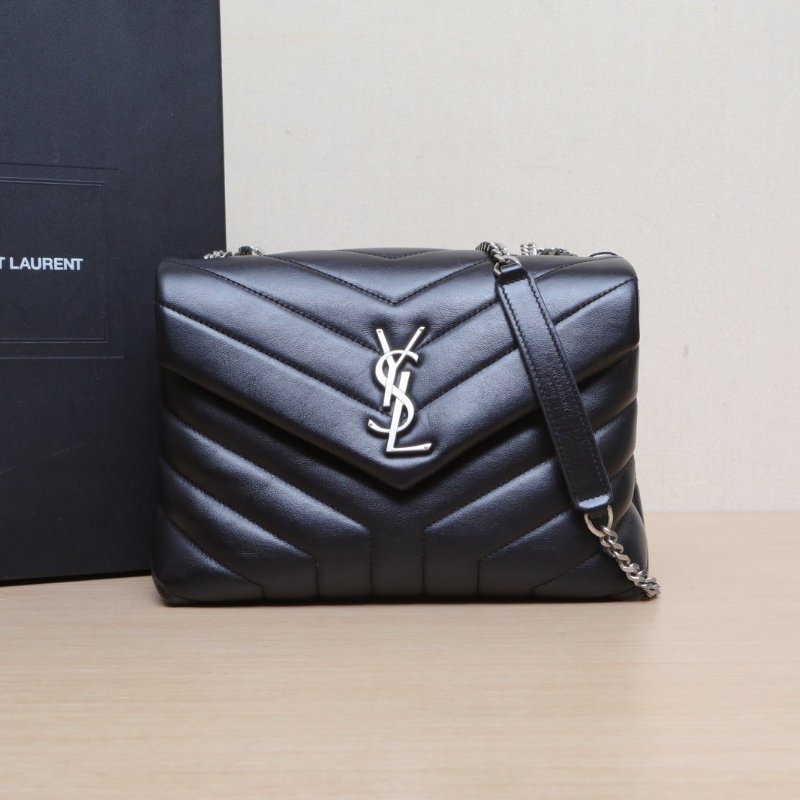 SAINT LAURENT LOULOU小號23Y縫黑色牛皮銀扣肩背包-0