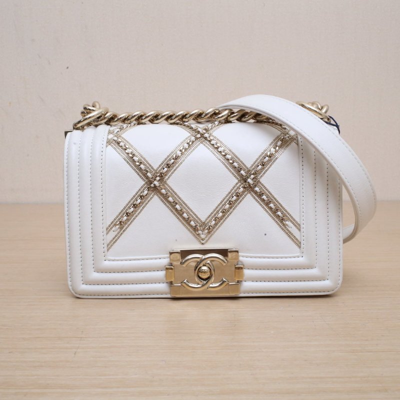 CHANEL Leboy小號20.5白色牛皮晶片開金扣肩背包-1
