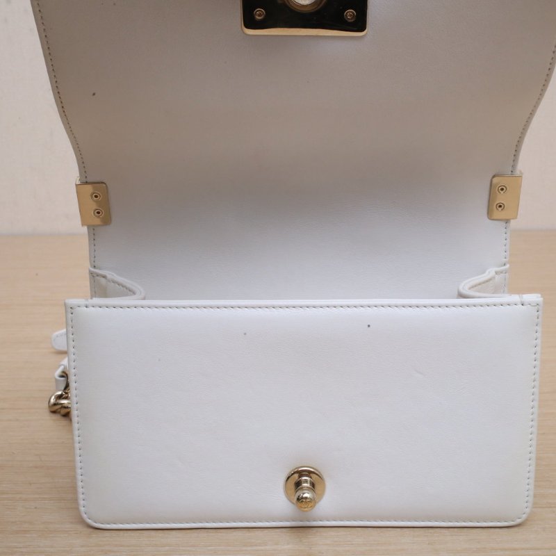 CHANEL Leboy小號20.5白色牛皮晶片開金扣肩背包-2