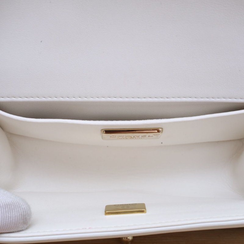 CHANEL Leboy小號20.5白色牛皮晶片開金扣肩背包-3