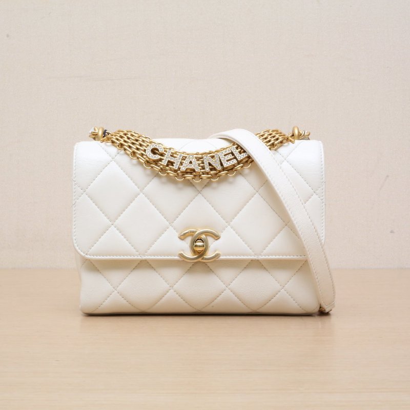 CHANEL 22S口蓋包21白色羊皮晶片開金扣水鑽LOGO多鏈條肩背包-1