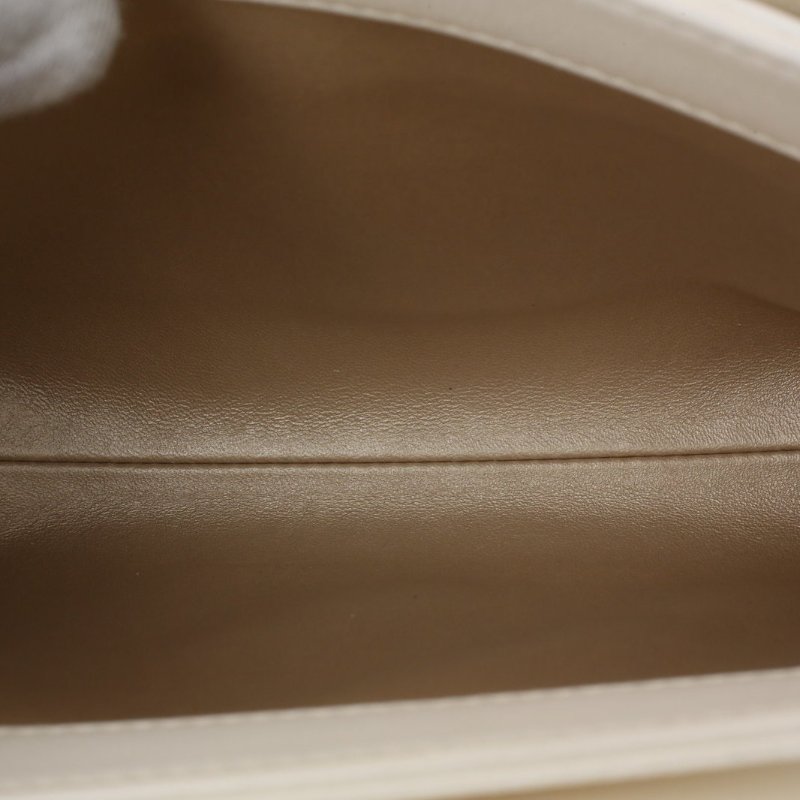 CHANEL 22S口蓋包21白色羊皮晶片開金扣水鑽LOGO多鏈條肩背包-3