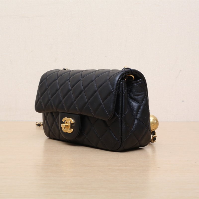 CHANEL CF口蓋包大Mini20黑色羊皮晶片開金扣金球調節扣肩帶肩背包-3