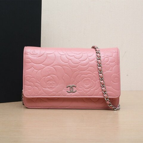 CHANEL CFWOC19粉色牛皮16開銀扣山茶花壓紋肩背包