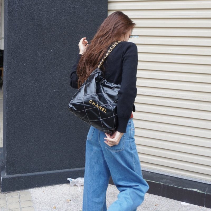 Chanel 展示品 22 Bag 金logo菱格白線牛皮小號肩背包(AS3260-黑)-0