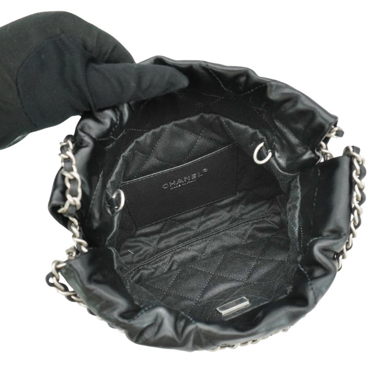 Chanel 22 Mini Bag 銀logo菱格縫線小牛皮斜背包(AS3980-黑)-4