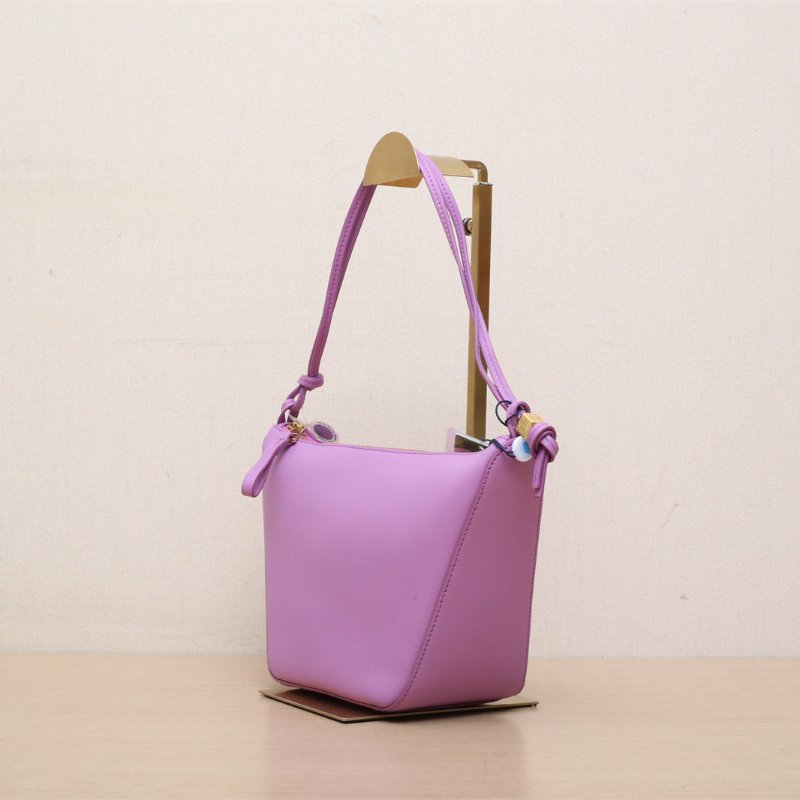 LOEWE 紫色牛皮Cubihobo腋下包肩背包-4