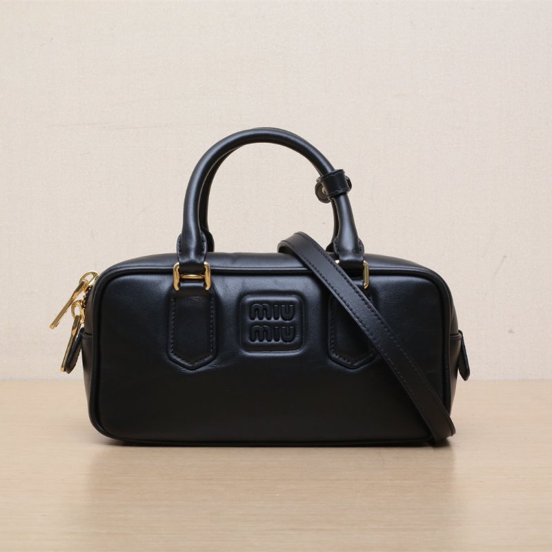 MIU MIU Arcadie小號22黑色牛皮肩背包-0