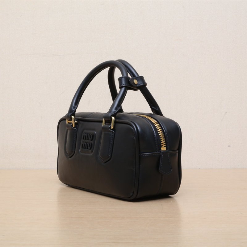 MIU MIU Arcadie小號22黑色牛皮肩背包-4