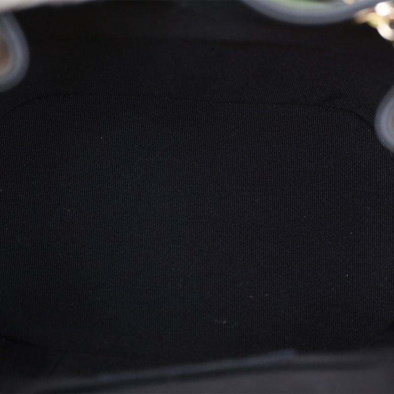 CHANEL 23CDuma抽繩口蓋雙肩包單口袋小號18黑色牛皮晶片開金扣肩背包-2