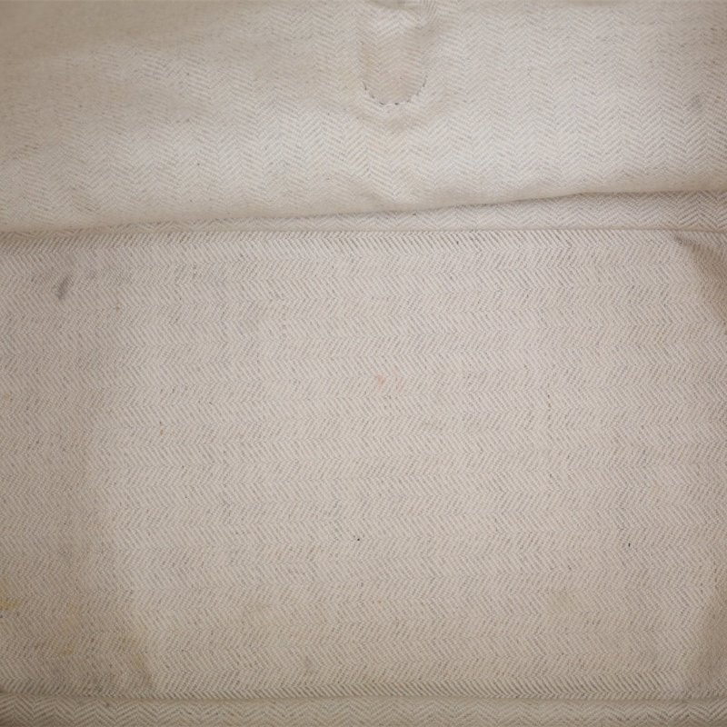 LOEWE Hammock吊床包小號奶茶色牛皮金扣肩背包-2