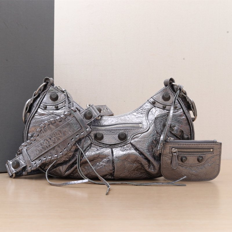 BALENCIAGA LeCagole機車月牙包xs25.9銀色羊皮肩背包-0