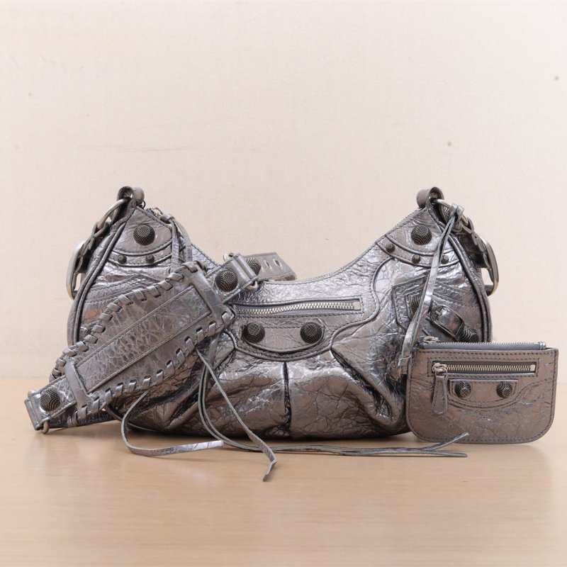 BALENCIAGA LeCagole機車月牙包xs25.9銀色羊皮肩背包-1