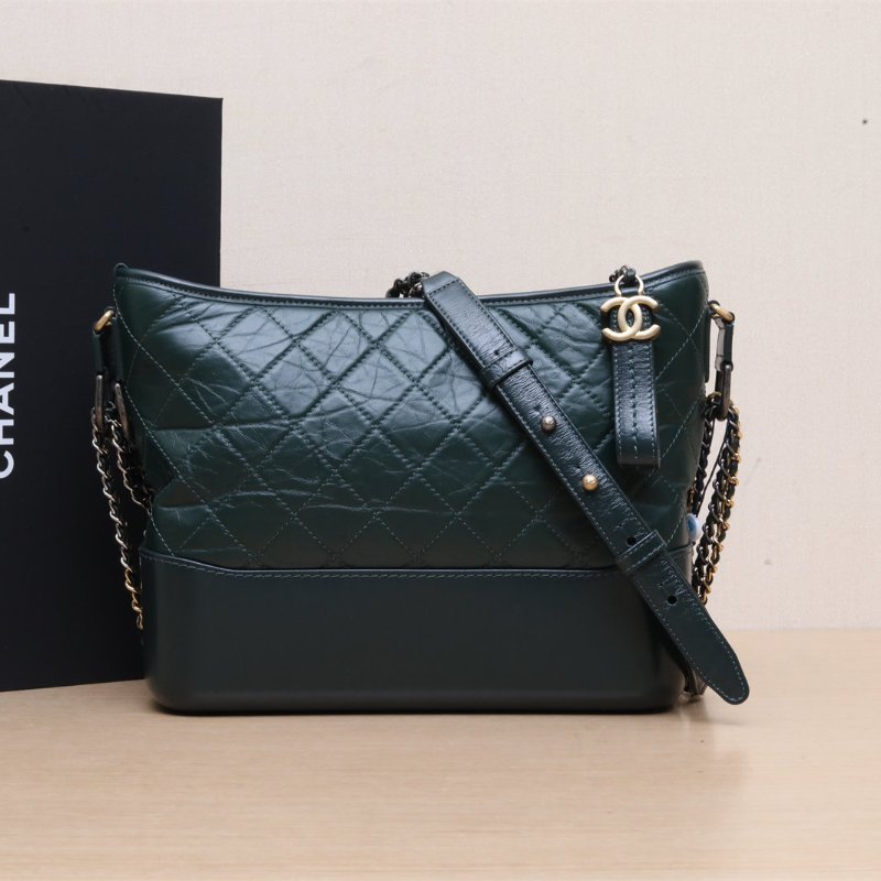 CHANEL GABRIELLE流浪中號28墨綠色牛皮25開金銀扣肩背包-0