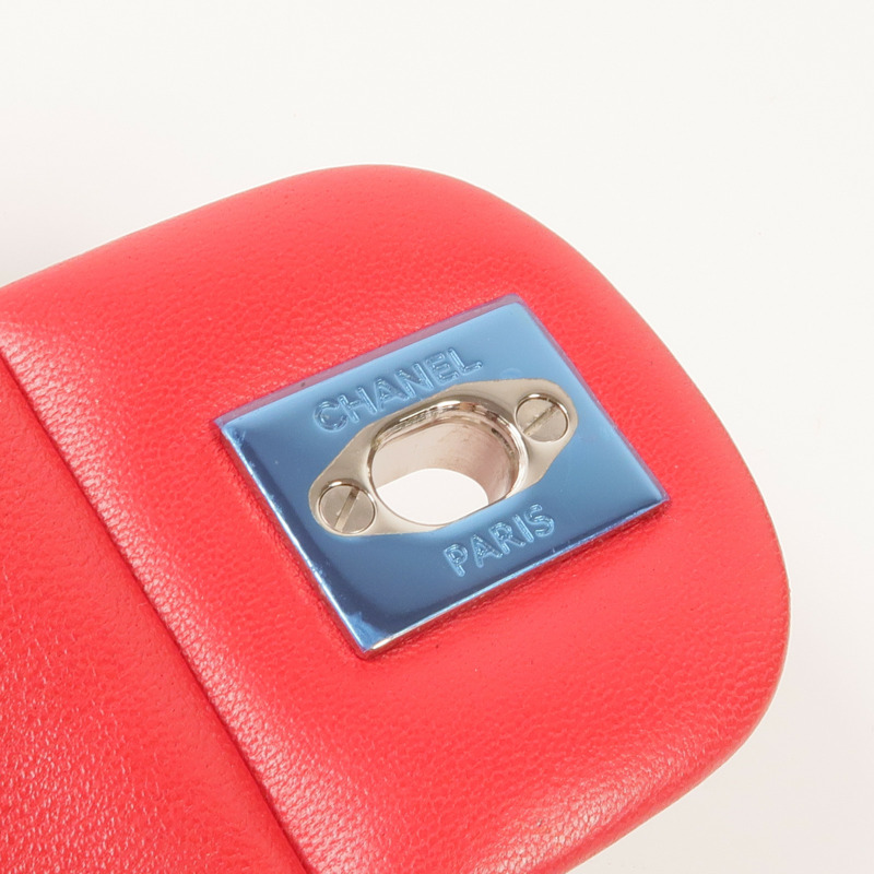 CHANEL 羊皮皮革Urban Spirit銀扣背包-12