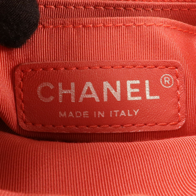 CHANEL 羊皮皮革Urban Spirit銀扣背包-14