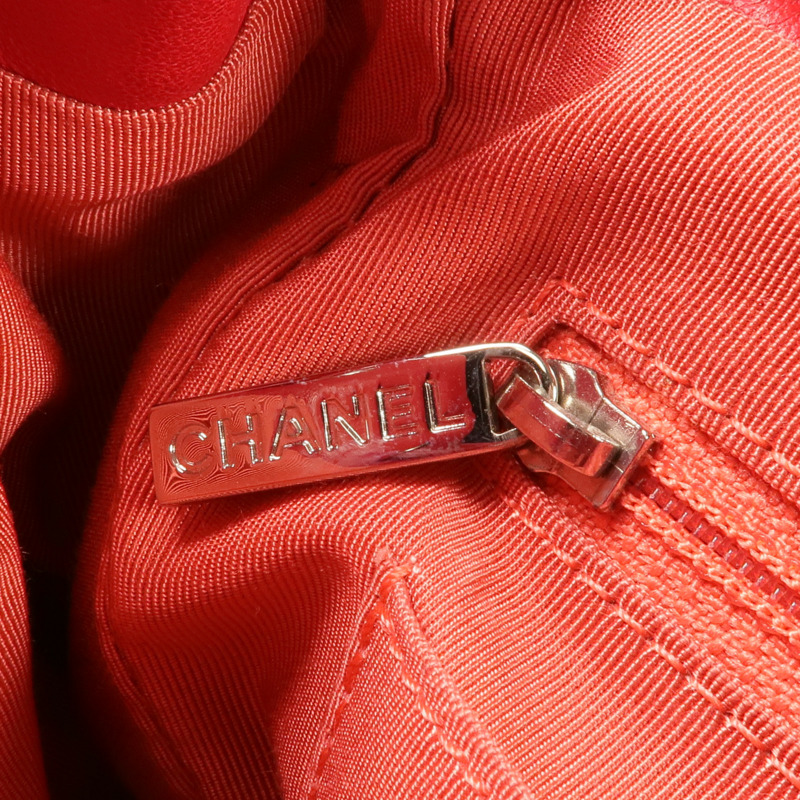 CHANEL 羊皮皮革Urban Spirit銀扣背包-15