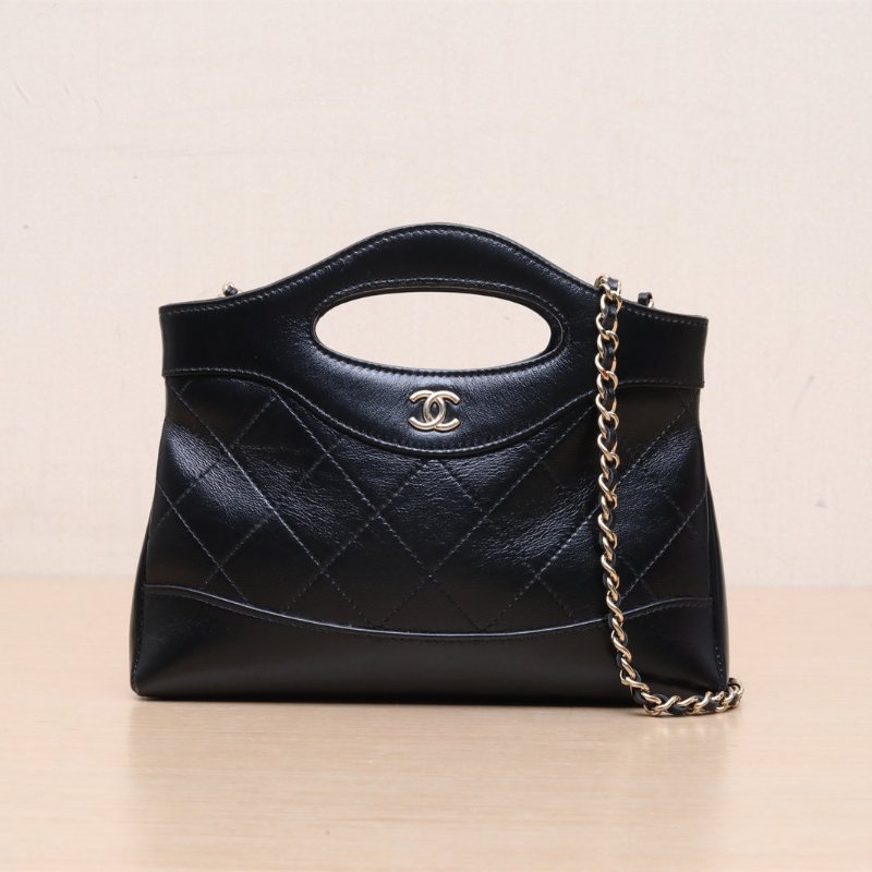 CHANEL 31BagNano橫版20.5黑色羊皮鐳射標金扣肩背包-1