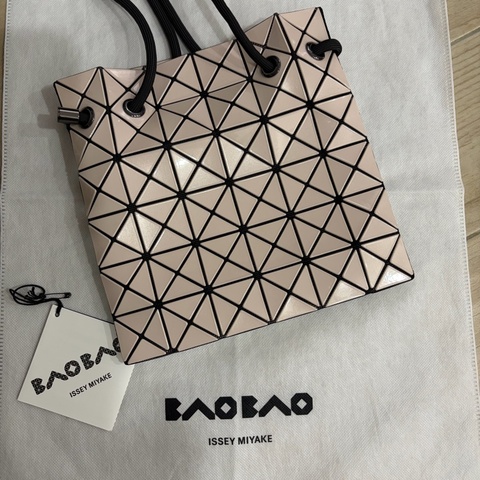 BAO BAO WRING 亮面水桶包 奶茶色