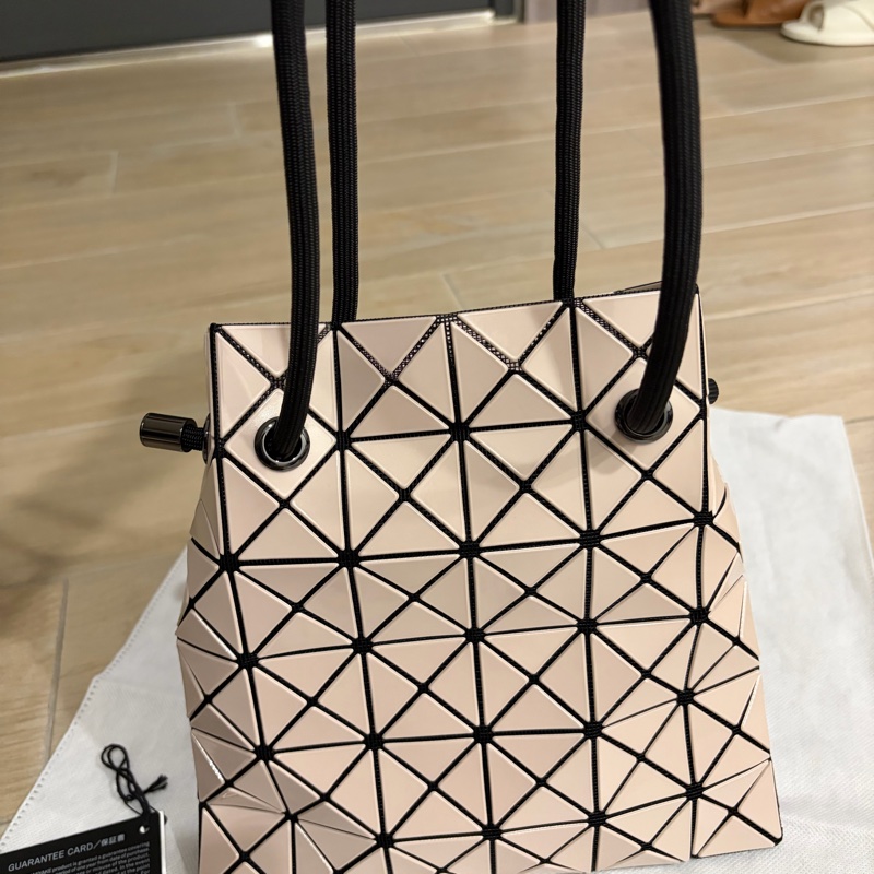 BAO BAO WRING 亮面水桶包 奶茶色-1