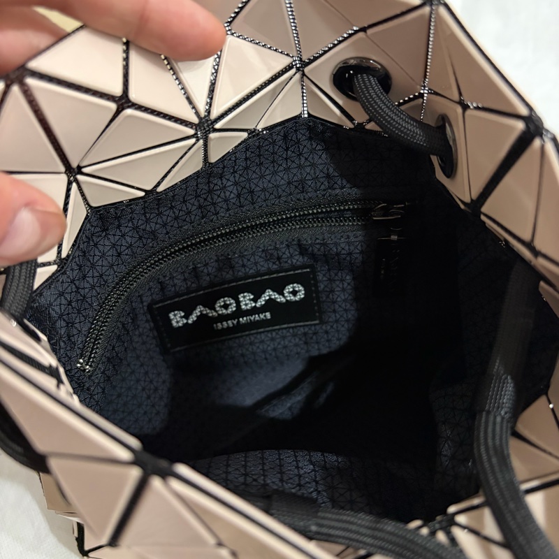 BAO BAO WRING 亮面水桶包 奶茶色-4