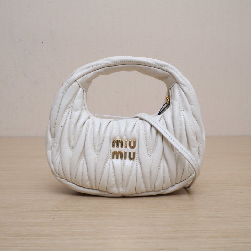 MIU MIU Matelasse褶皺腋下包HOBO白色羊皮肩背包-0