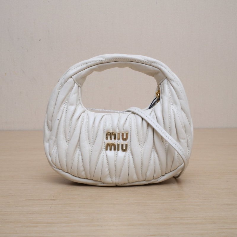 MIU MIU Matelasse褶皺腋下包HOBO白色羊皮肩背包-1