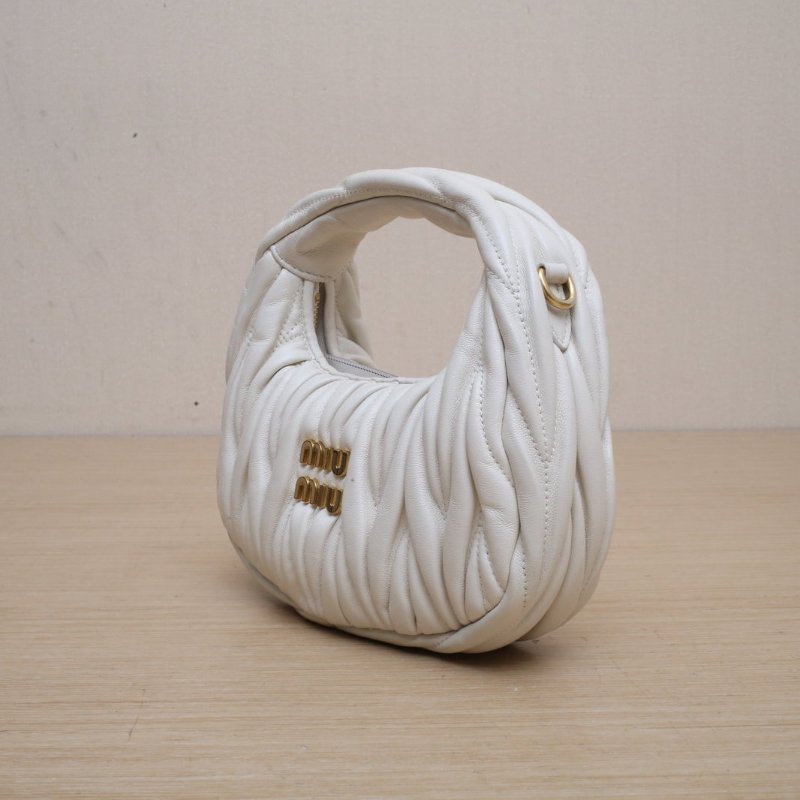 MIU MIU Matelasse褶皺腋下包HOBO白色羊皮肩背包-3