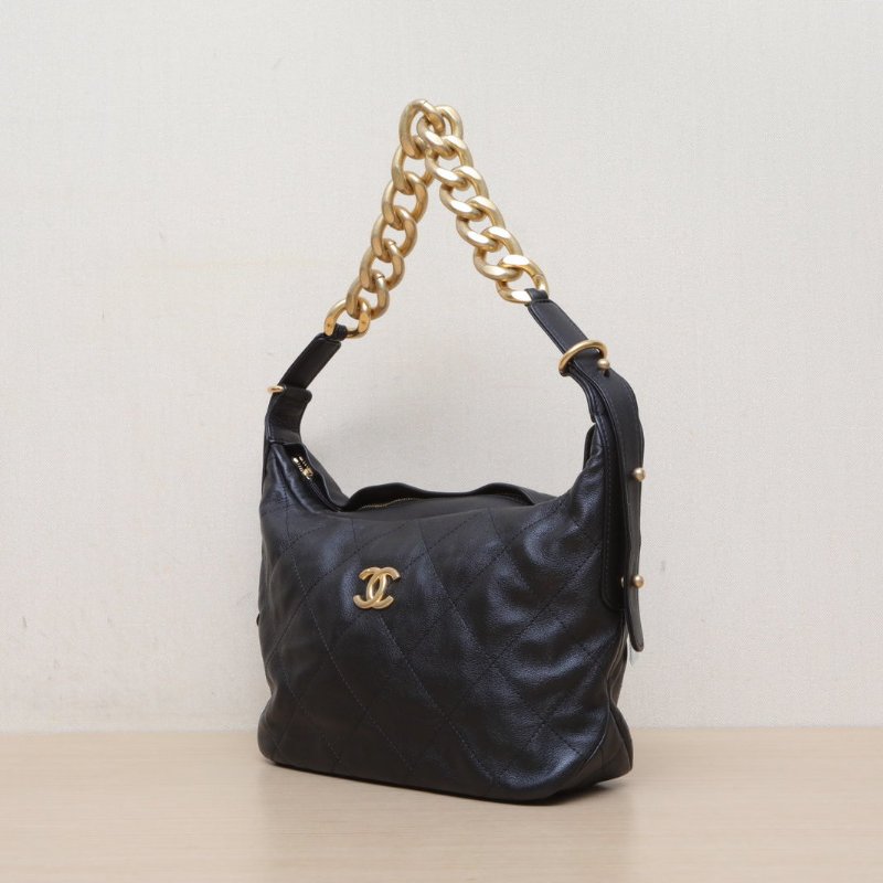 CHANEL 22S粗鏈條Hobo嬉皮包中號黑色牛皮晶片開金扣肩背包-3