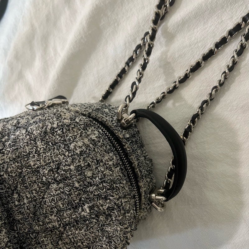 ෆ Chanel 黑白小書包🐼-12