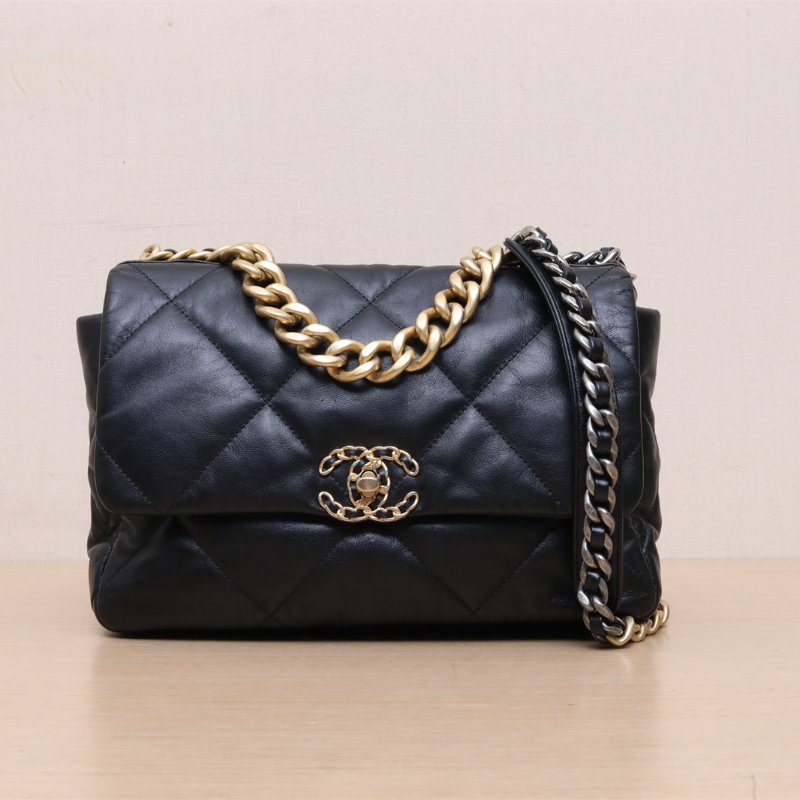 CHANEL 19BAG口蓋包中號30黑色羊皮30開金銀扣肩背包-1