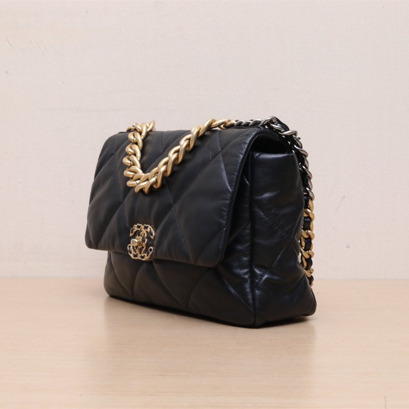 CHANEL 19BAG口蓋包中號30黑色羊皮30開金銀扣肩背包-4