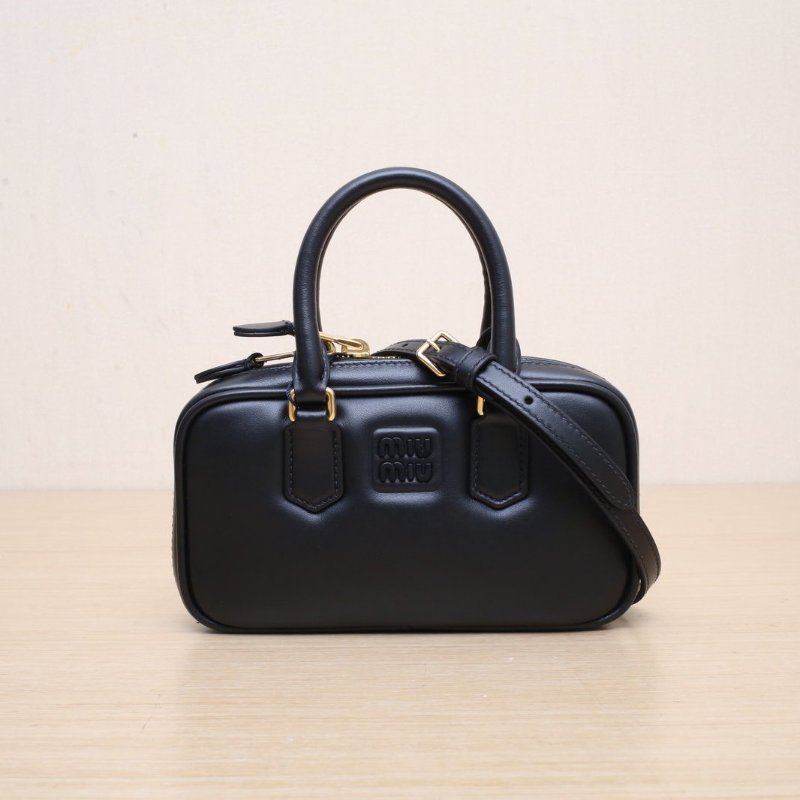 MIU MIU Arcadiemini19.5黑色牛皮肩背包-0